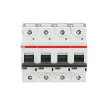 4-napainen K-käyrä 40A, IEC/EN 60947-2: Ue= 240/415VAC Icu=50kA, Ue= 400/690VAC Icu=6kA